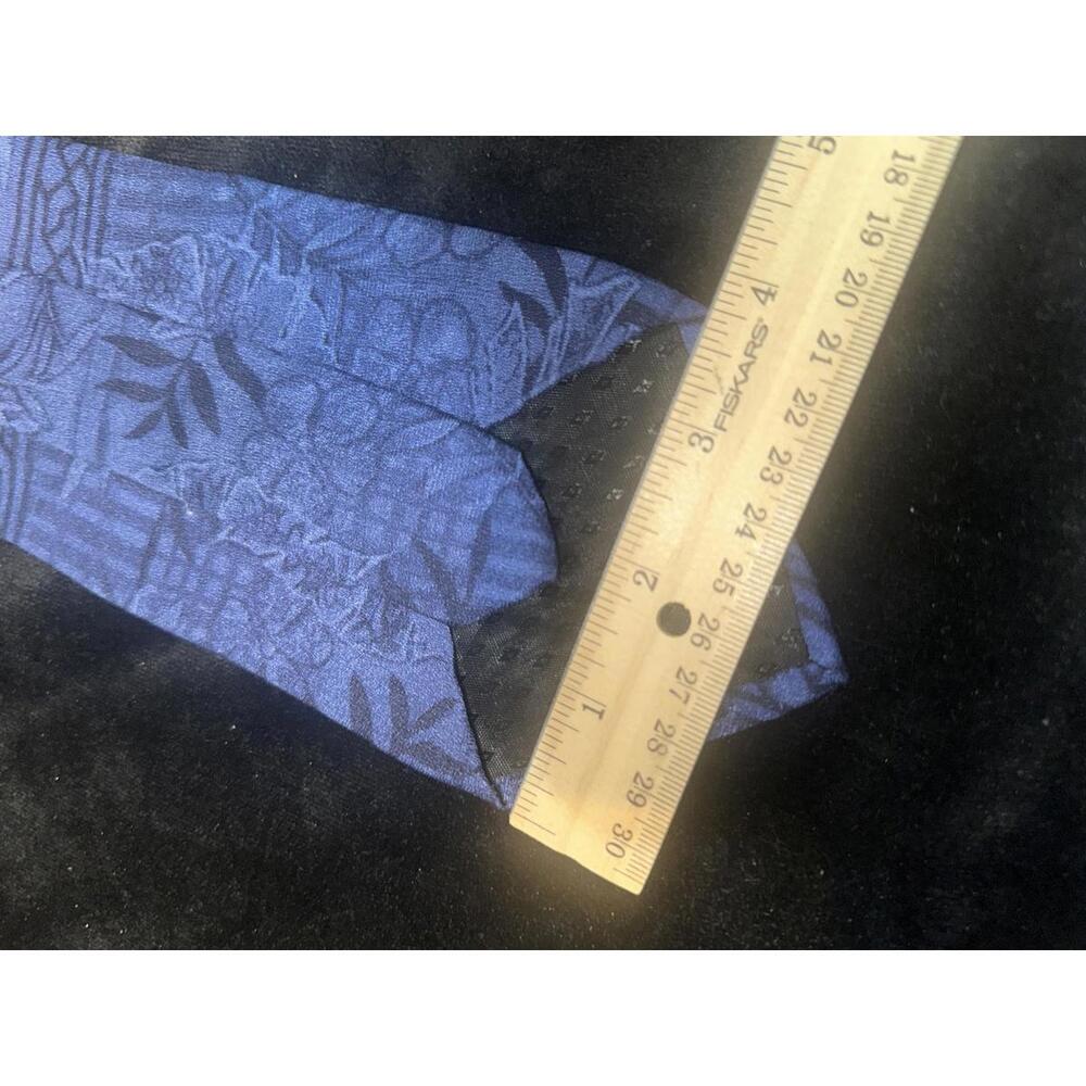 Tango Blue Floral Patterned Men's Tie - Picture 3 of 3